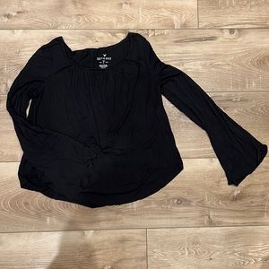 Blacking sleeved shirt